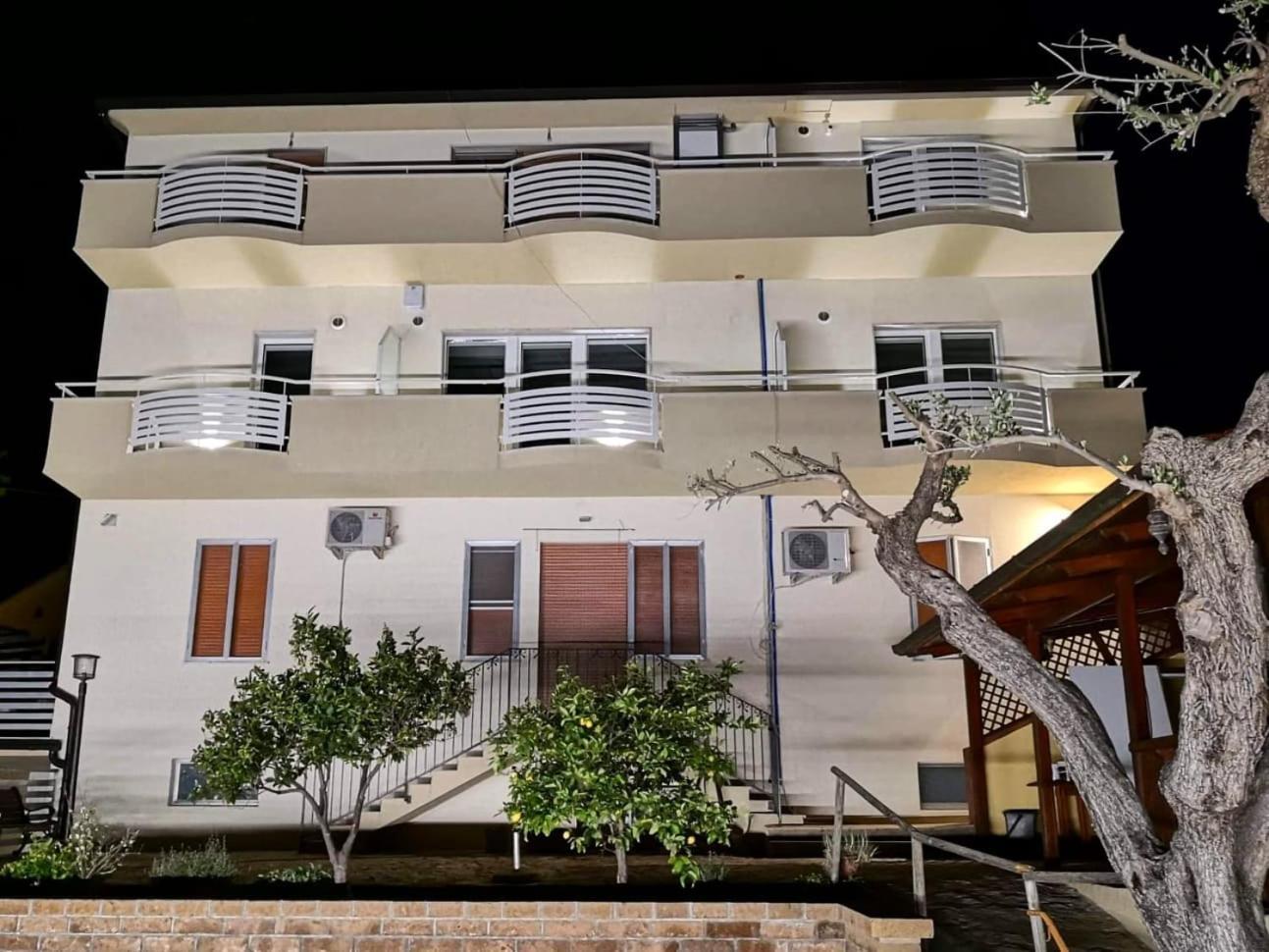 Dimora Effe - Eco B&B แตร์โมลิ ภายนอก รูปภาพ